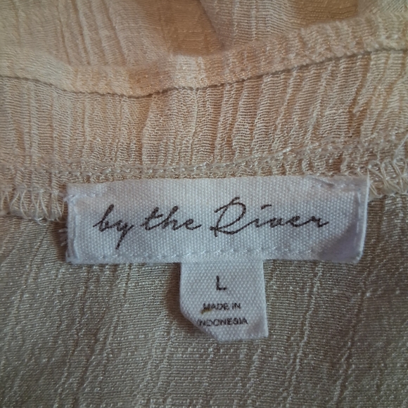 Elegant Cream Button-Up Women's Top Size L - Picture 3 of 17